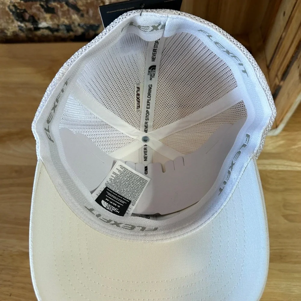 The North Face S/M Fitted Trucker Hat White Alpine Equipment Mountains New